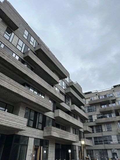 Lange altaner med fliser