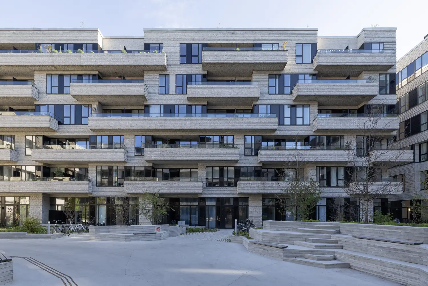 Nærbillede af altaner på Kronløbsøen