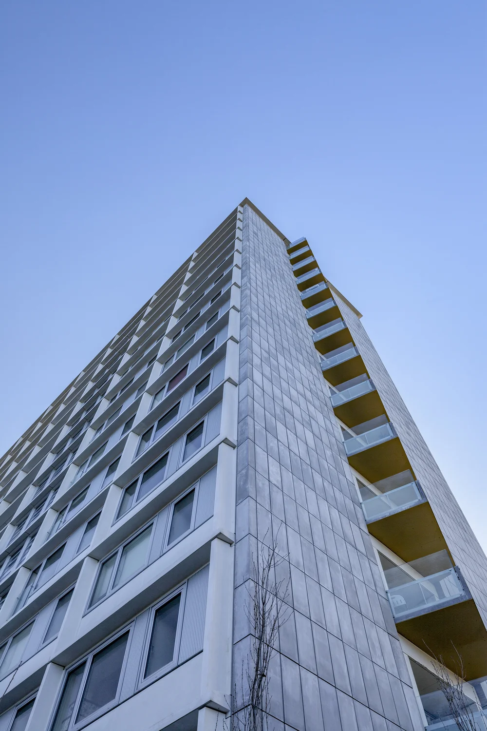 En udsigt over altanerne ved Sorgenfrivang i Danmark